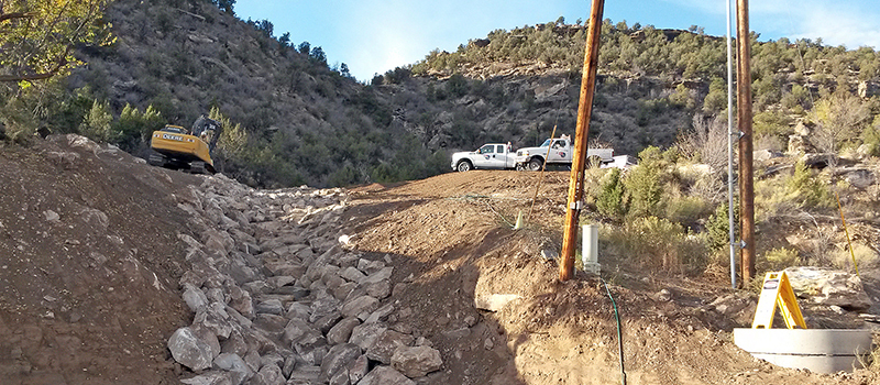 Naturita Stormwater Repairs - Exemplo de riprap ao longo da inclinação