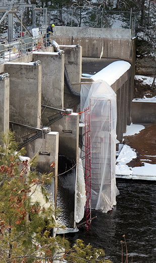 Curing concrete in cold conditions vertical picture