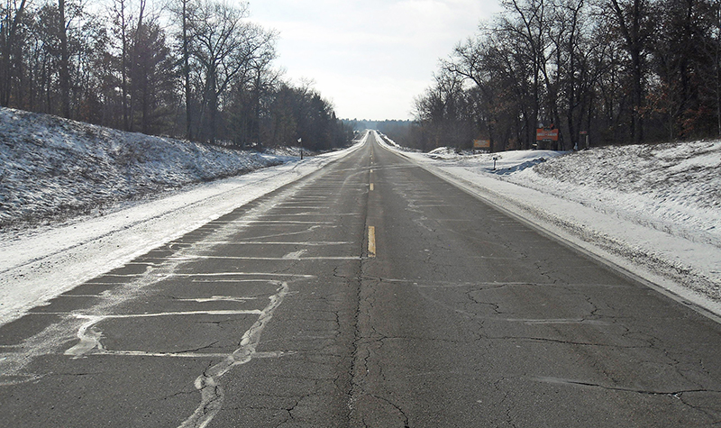 longitudinal and transverse cracking of pavement